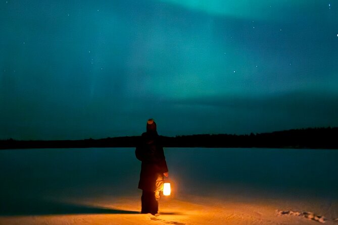 Northern Lights Adventure in the Wild with Campfire Treats - Warming up inside with homemade treats