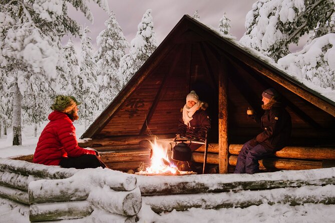 Northern Lights Hunt Including Snacks on Campfire from Rovaniemi - Waiting beside the Finnish tent and fire