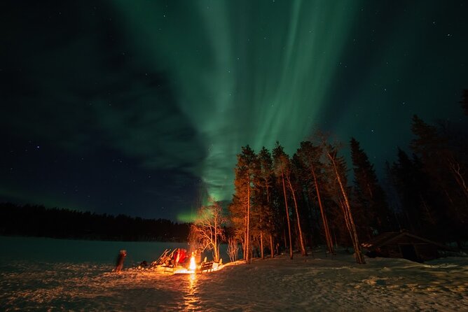 Northern Lights Hunting in Lappish old cottage - What happens at Tahtamankuja