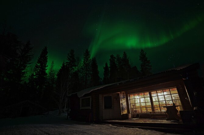 Northern Lights Hunting in Lappish old cottage - Family comfort versus group size