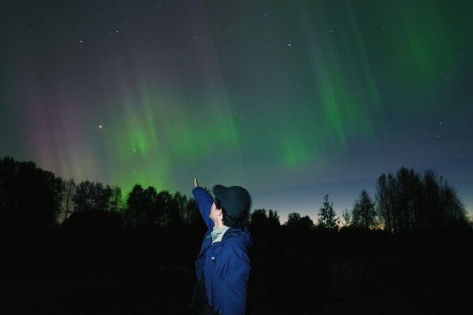 Northern lights hunting photo tour with bbq; small groups - Leaving city lights behind