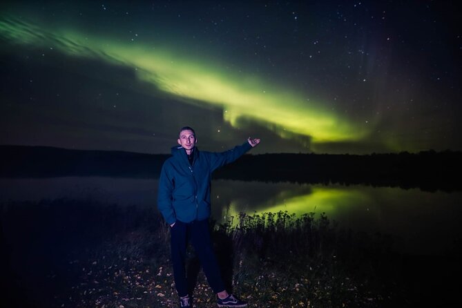 Northern lights hunting photo tour with bbq; small groups - Who should book this Rovaniemi aurora outing?