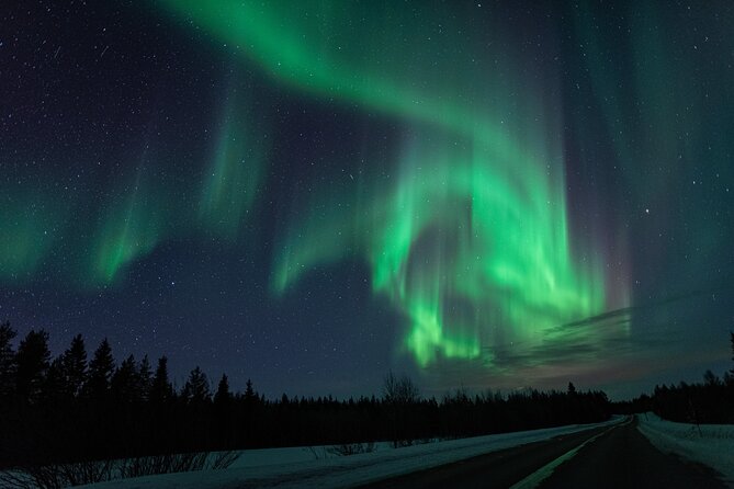 Northern Lights Hunting with a photographer (Only small groups) - Professional photos that preserve the evening