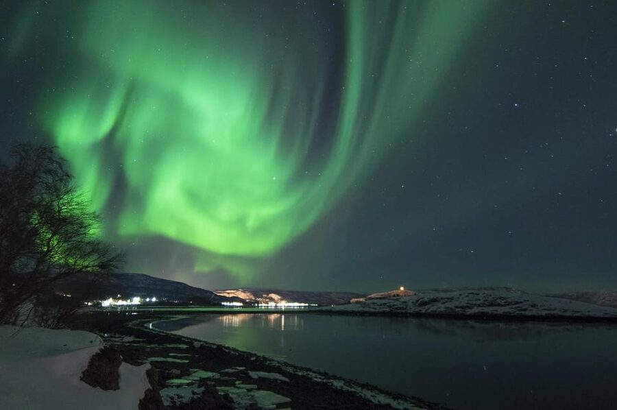 Northern Lights Hunting with Aurora Workshop - The workshop turns waiting into part of the fun