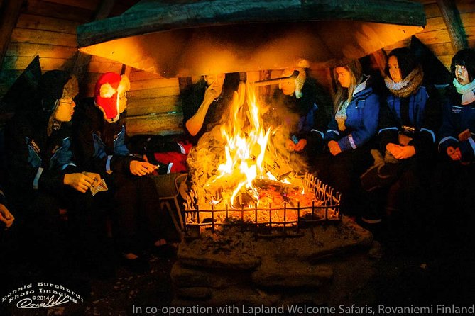 Northern Lights Photography Tour from Rovaniemi - Group size and the difference between a tour and a private night