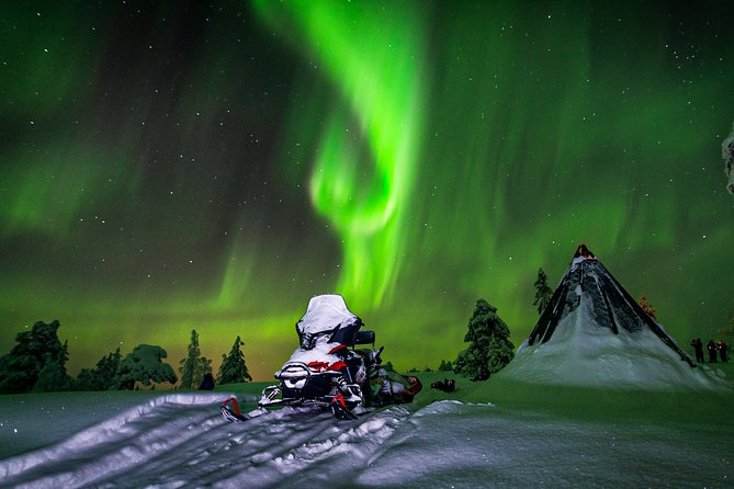 Northern Lights Snowmobile Sleigh Ride - Guide support makes a real difference