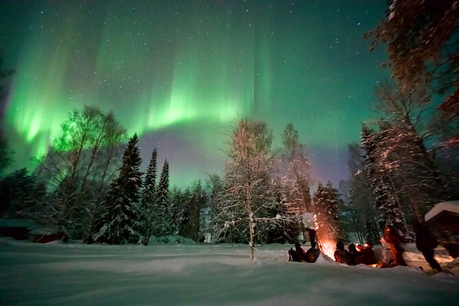 Northern Lights Tour in Atmospheric Cottage - A short ride from town to an old Finnish cottage