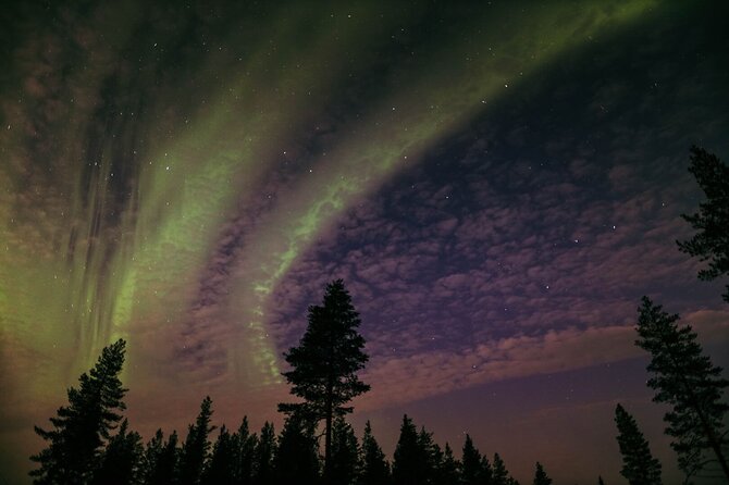 Northern Lights Tour with BBQ and drinks - Waiting Beside the Open Fire