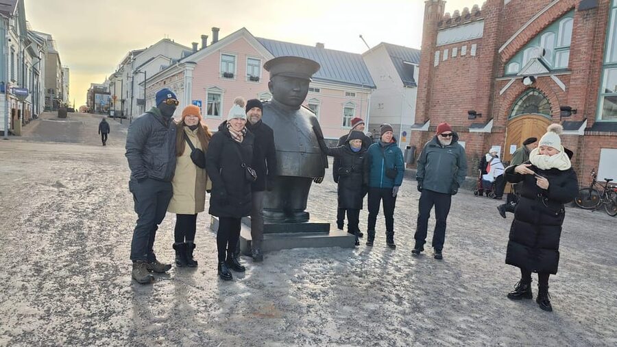 Oulu: City Tour - Meeting the big policeman beside Oulu Market