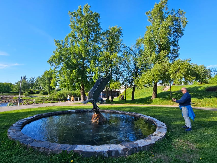 Oulu: City Tour - Walking toward the Oulujoki River