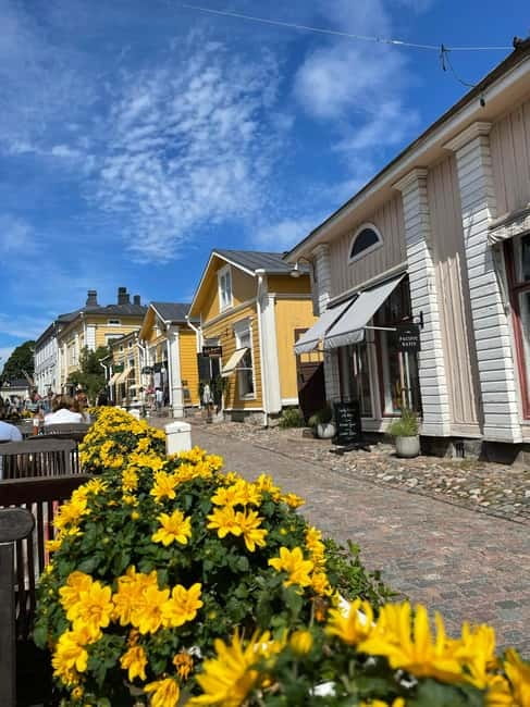 Private Medieval Porvoo by Car from Helsinki - Tea, coffee, and a Finnish pastry