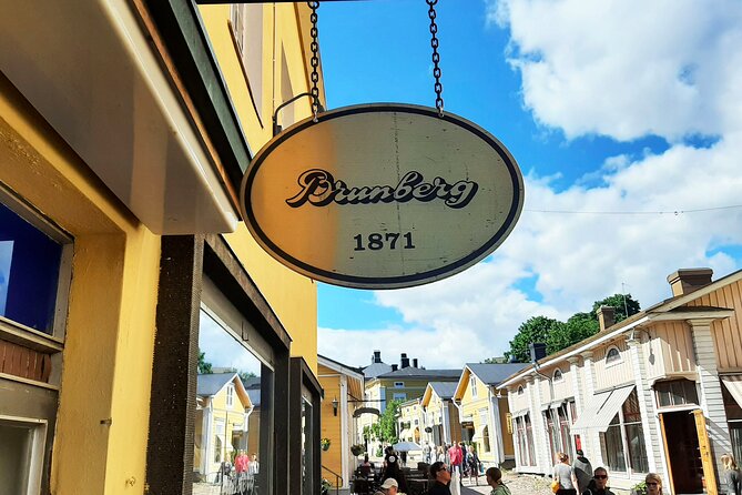 Private National Park and Porvoo Old Town tour from Helsinki - Two hours in Porvoo Old Town