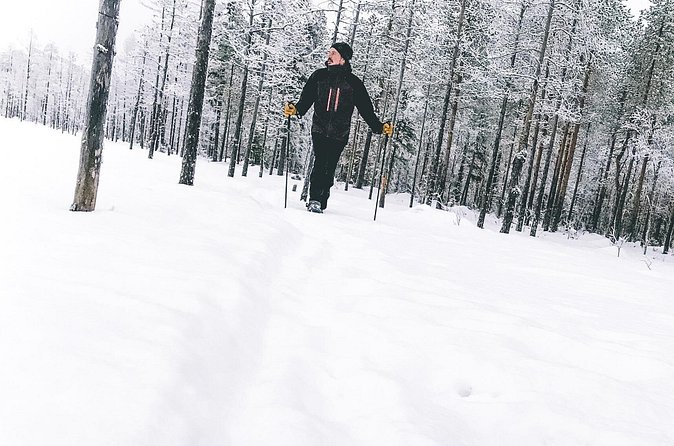 Private Snowshoeing Tour In Pyhätunturi With A Local Guide - Hot drinks and a meal beside the campfire