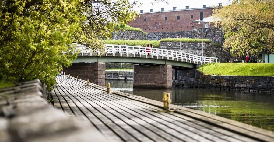 Private tour to Suomenlinna and Helsinki - Starting in Helsinki’s neoclassical center