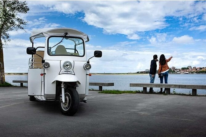 Private TukTuk guided tour in Helsinki 1,5 hours - Reaching Töölö Bay Park and the modern library