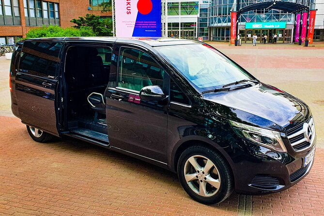 Private VIP Transfer from or to Helsinki Airport - What happens at the airport pickup