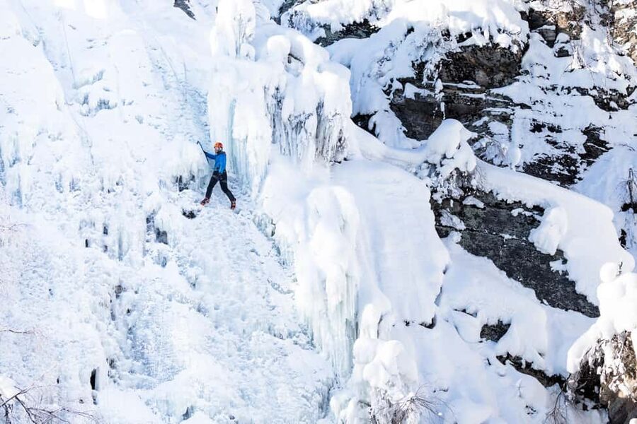 Pyhätunturi: Try Ice Climbing in Finnish Lapland - The ten-minute walk to Tajukangas Ice Fall
