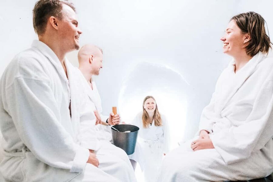 Rovaniemi: Arctic Snow Hotel Tour and Snow Sauna Experience - The outdoor jacuzzi in the snow