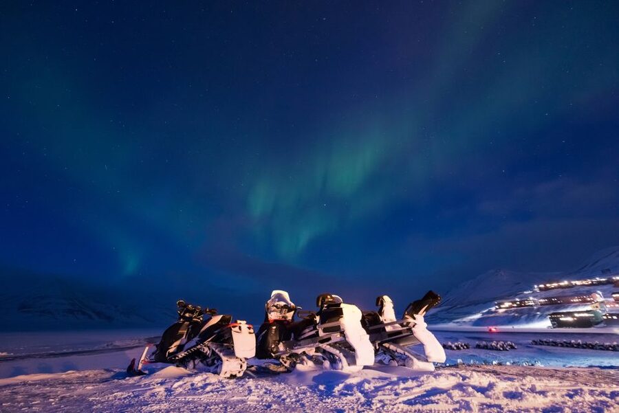 Rovaniemi: Aurora Borealis Snowmobile Safari with Campfire - Juice, Biscuits, and a Fire in a Kota