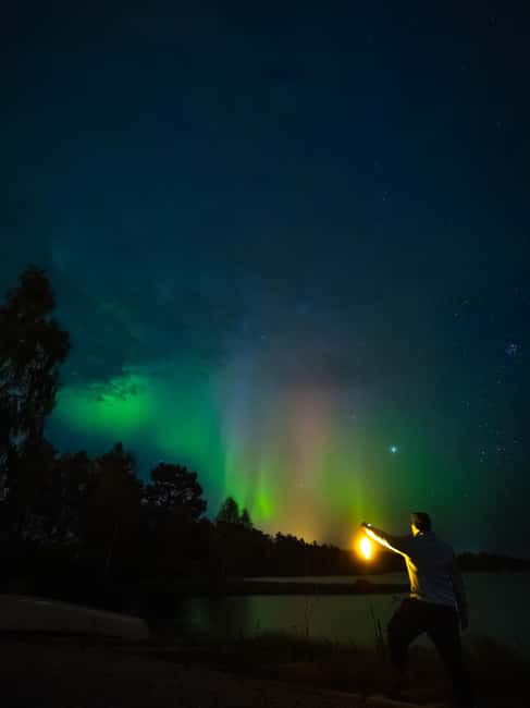 Rovaniemi: Aurora Hunt with Money-Back Guarantee and Photo - What the guide adds to the night