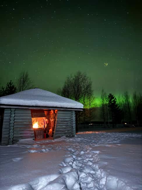 Rovaniemi: Aurora hunting and a fireside BBQ experience - A Finnish BBQ beside the fire