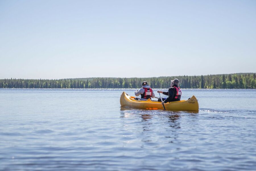 Rovaniemi: Authentic Reindeer Farm & Canoeing - Campfire conversation with the herders