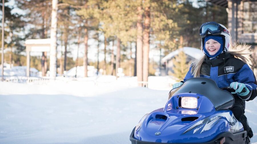 Rovaniemi: Family Snowmobile Safari with Campfire and Snacks - A Finnish campfire with sausages and berry juice