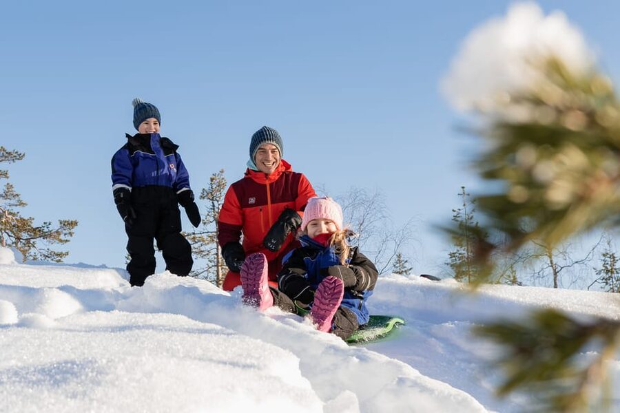 Rovaniemi: Family Snowmobile Trip with Guide and Picnic - Learning to handle a snowmobile in Lapland