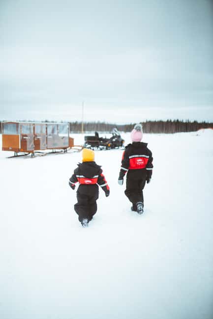 Rovaniemi: Family Snowmobiling Trip - Riding 10 to 20 kilometers through pine forest