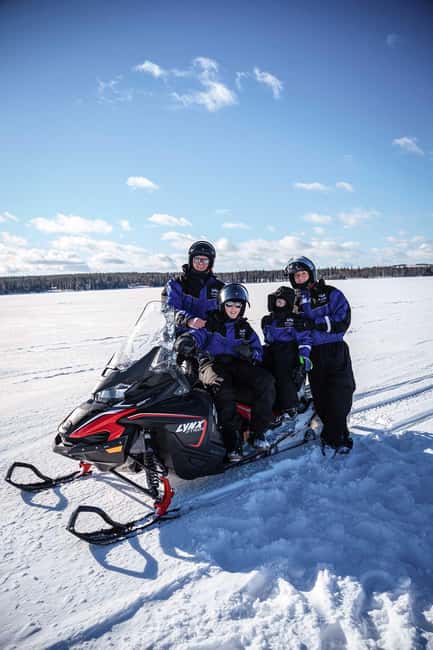 Rovaniemi: Family Snowmobiling Trip - Safety instructions before the engines start