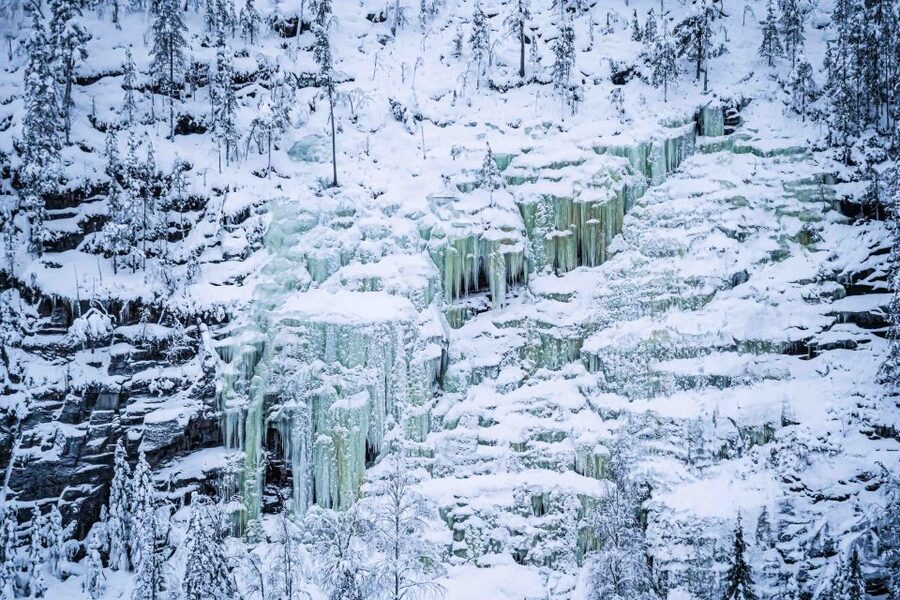 Rovaniemi: Frozen Waterfalls of Korouoma Canyon & Pro Photos - Lunch beside the fire