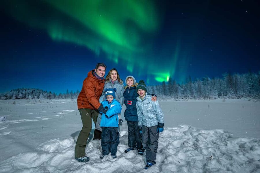 Rovaniemi: Guaranteed Northern Lights Tour with Photos - Pickup in Rovaniemi and the first van ride