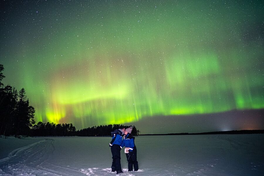 Rovaniemi: Guaranteed Ultimate Aurora Hunt with Photographer - Waiting in the dark for the right moment