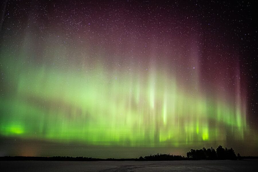 Rovaniemi: Guaranteed Ultimate Aurora Hunt with Photographer - What the included photographer adds