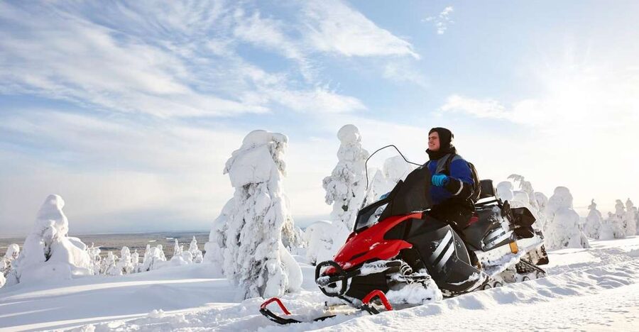 Rovaniemi: Guided Wilderness Snowmobile Ride - Arriving at the office and getting ready