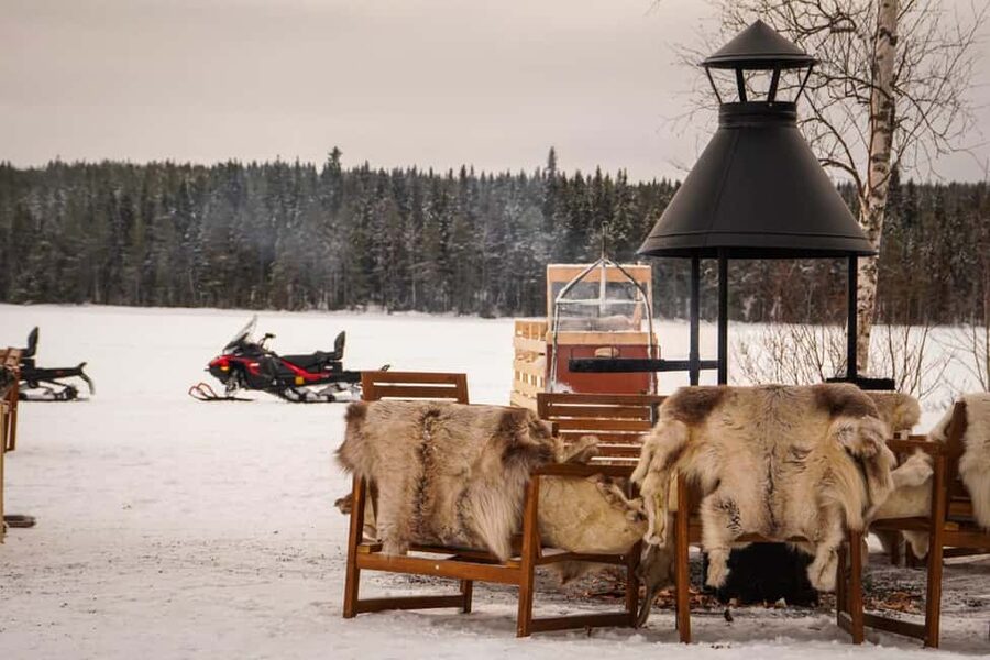 Rovaniemi: Guided Wilderness Snowmobile Safari & Barbeque - Guides and the feel of the service