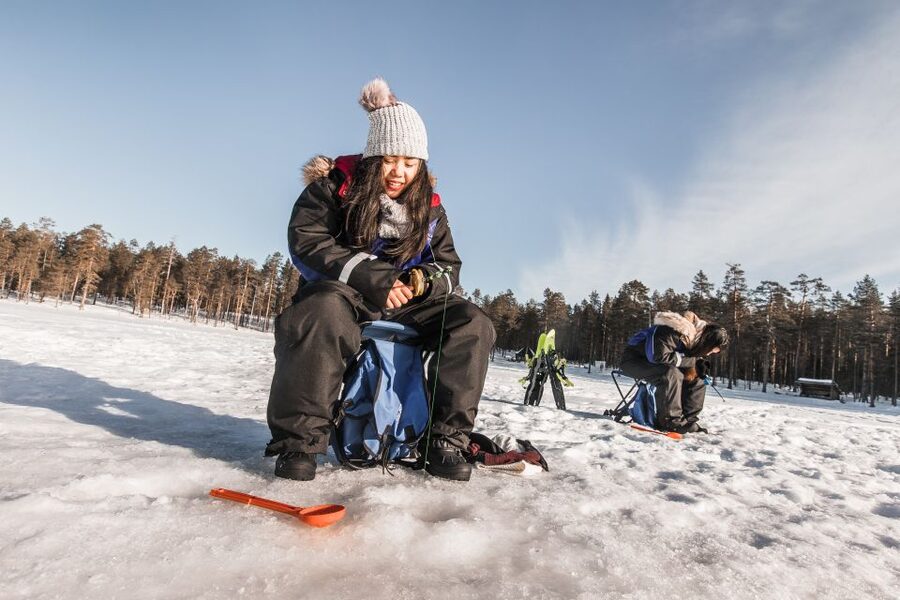 Rovaniemi: Ice Fishing Experience - Drilling through the ice