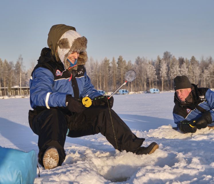 Rovaniemi: Ice-Fishing like a Finn - Waiting by the fire with berry juice and snacks
