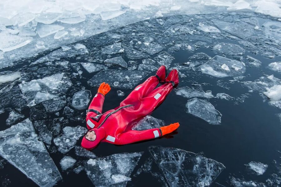 Rovaniemi: Ice Floating Experience with Northern lights - Why floating on a frozen lake feels so different