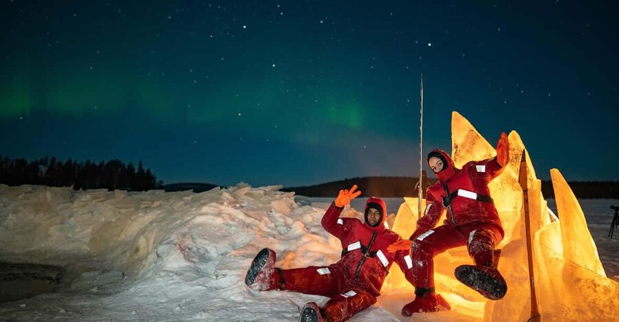 Rovaniemi: Ice Floating in Forest Lake with Aurora Borealis - Floating beneath the Lapland sky