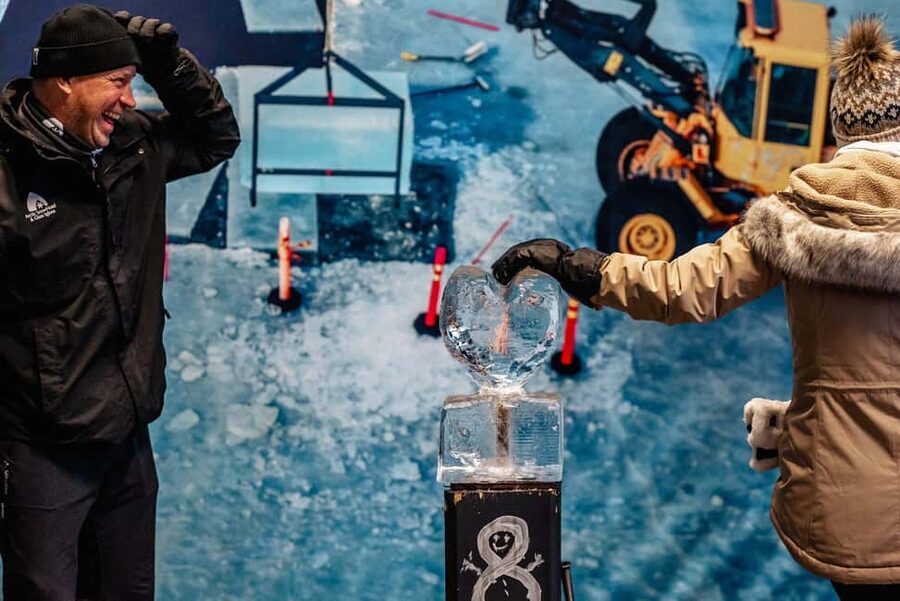 Rovaniemi: Ice sculpting experience - Why the Arctic SnowHotel is worth seeing