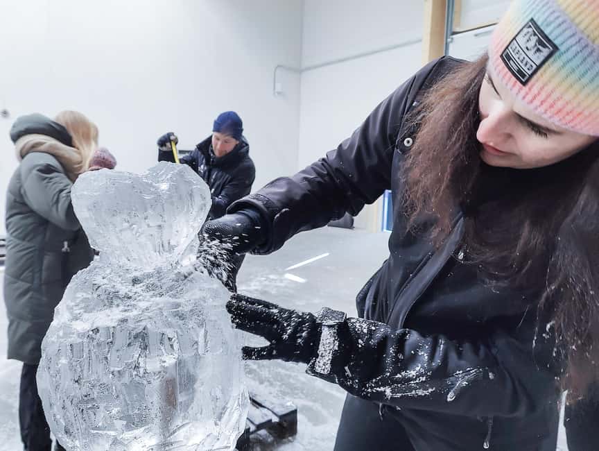 Rovaniemi: Ice sculpting experience - Inside the hotel: a short but useful guided tour