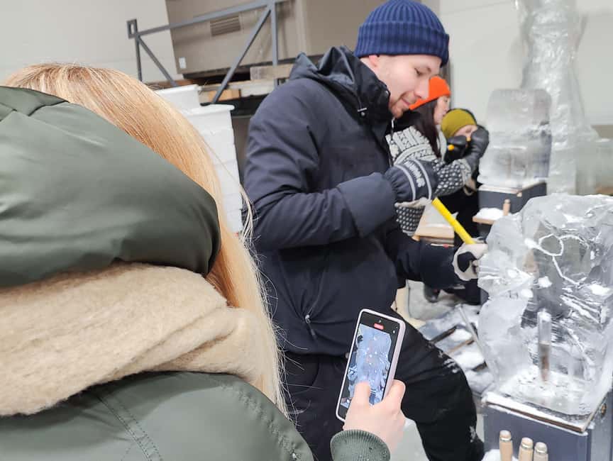 Rovaniemi: Ice sculpting experience - Eighty-five minutes for winter activities