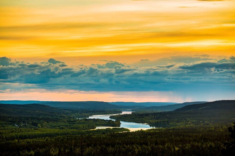 Rovaniemi: Midnight Sun Photography Tour - Leaving Rovaniemi for the first viewpoint