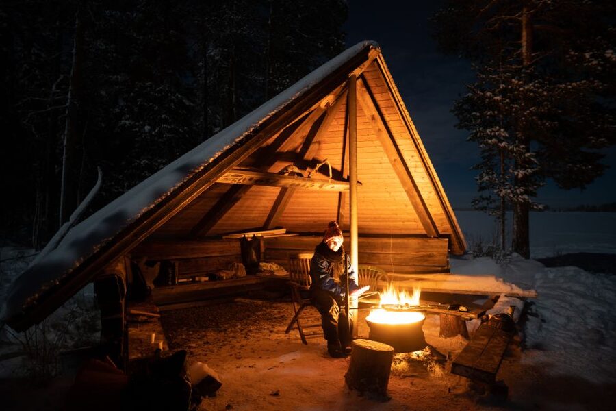 Rovaniemi: Night Sky lappish Barbecue - An open fire beneath the aurora