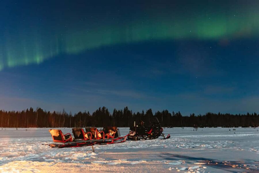 Rovaniemi: Northern Lights Family-Friendly Snowmobile Safari - Meeting in central Rovaniemi