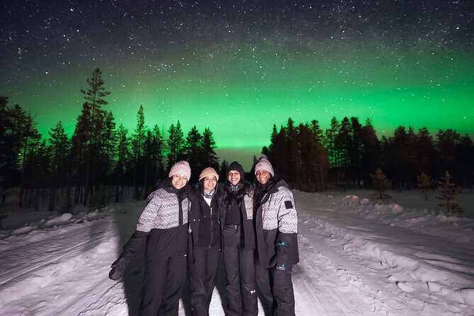 Rovaniemi: Northern Lights Pro Guaranteed - Unlimited (PRIVATE) - Starting at 7 p.m. in central Rovaniemi