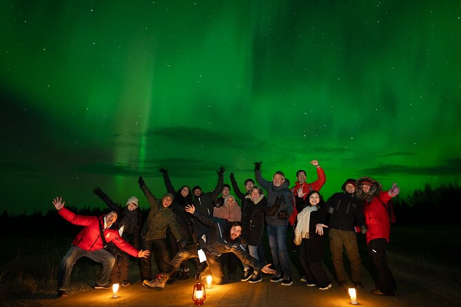 Rovaniemi: Northern Lights Small Group Money-Back Guarantee - The van, food, and cold-weather comfort