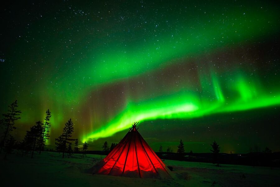 Rovaniemi: Northern Lights Snowmobile Tour - What the stops add to the ride