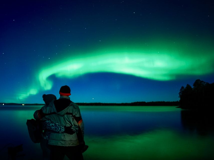 Rovaniemi: Northern Lights Tour with Guaranteed Sightings - Photos, hot drinks, and staying comfortable outdoors